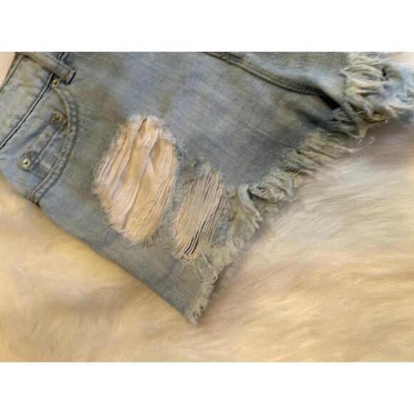 BDG Women's Size 26 Light Blue Super High Rise Cheeky Distressed Shorts‎ - Picture 3 of 5